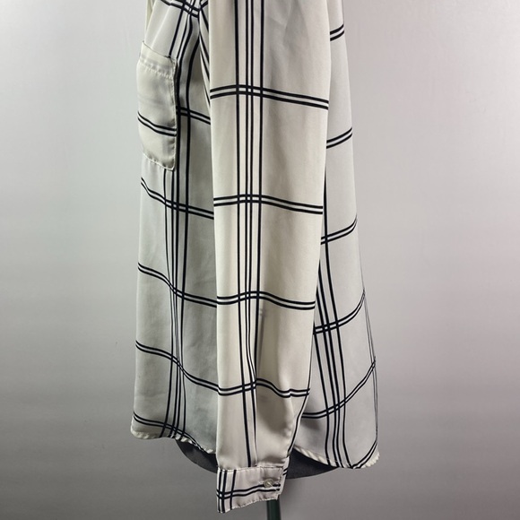 Rue 21 Top/Blouse Women Size Large White & Black Collar Button Up Long Sleeves - Picture 6 of 10